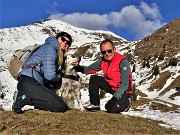 01 Sul Monte Avaro scorrono veloci nubi bianche spinte da vento di Favonio da nord che andiamo a sperimentare ! 